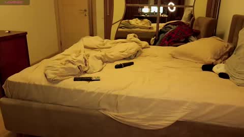 Mina online show from 12/05/24, 08:00