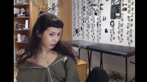 Mina online show from 11/01/25, 01:40