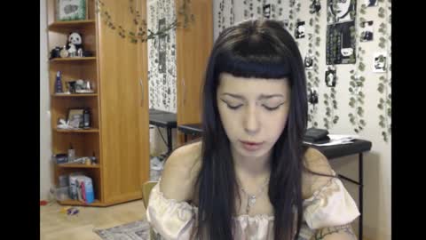 Mina online show from 11/04/25, 07:13