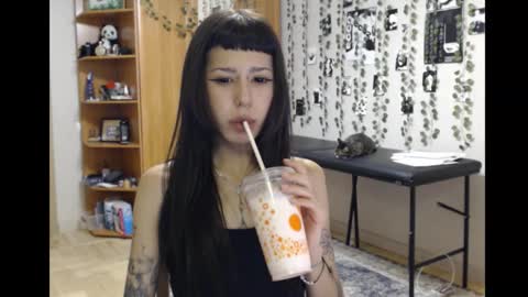 Mina online show from 11/05/25, 07:25