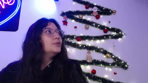 Snapshot of we_n_you chatting on 12/28/24, 02:42 Trixie 3 online show from 12/28/24, 02:42