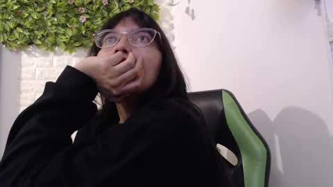 Snapshot of we_n_you chatting on 01/29/25, 01:38 Trixie 3 online show from 01/29/25, 01:38