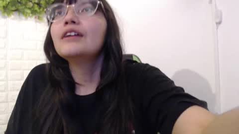 Snapshot of we_n_you chatting on 02/18/25, 10:58 Trixie 3 online show from 02/18/25, 10:58