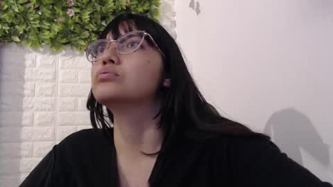 Snapshot of we_n_you chatting on 03/07/25, 01:29 Trixie 3 online show from 03/07/25, 01:29