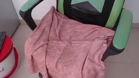 Trixie 3 online show from 04/15/26, 07:58