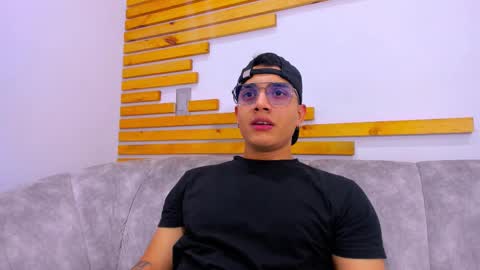 Jhonny Dick  his neighbors. online show from 09/24/25, 07:17