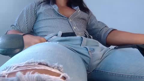 Snapshot of webcamjl chatting on 01/20/25, 04:12 Balruk online show from 01/20/25, 04:12