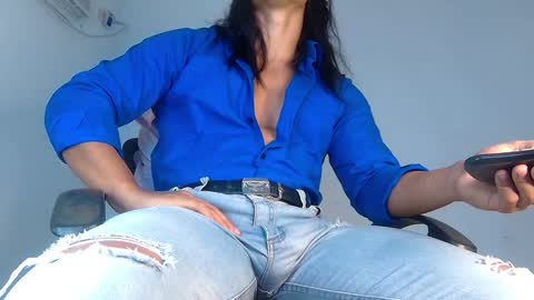 Snapshot of webcamjl chatting on 01/23/25, 10:33 Balruk online show from 01/23/25, 10:33