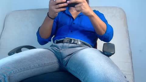 Snapshot of webcamjl chatting on 03/11/25, 12:33 Balruk online show from 03/11/25, 12:33