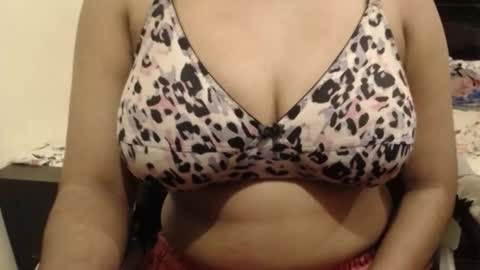 mina online show from 02/11/26, 09:58