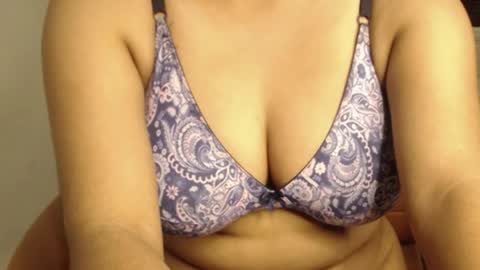 mina online show from 04/09/26, 07:41