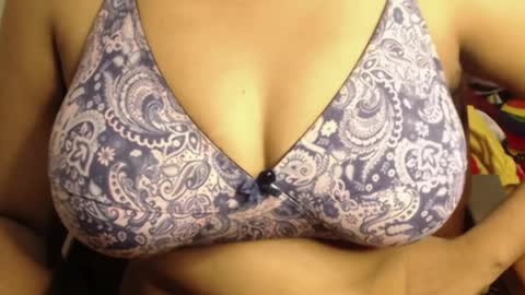 mina online show from 04/19/26, 04:06