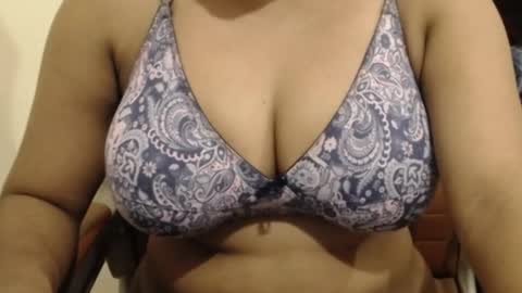 mina online show from 04/21/26, 11:07