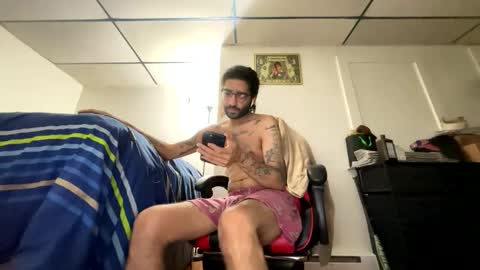 Snapshot of webthrow chatting on 10/08/25, 10:29 ShootingWebs online show from 10/08/25, 10:29