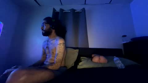 Snapshot of webthrow chatting on 11/14/25, 08:35 ShootingWebs online show from 11/14/25, 08:35