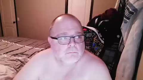 Snapshot of weinerman40258 chatting on 05/07/26, 02:28 sr4630 online show from 05/07/26, 02:28