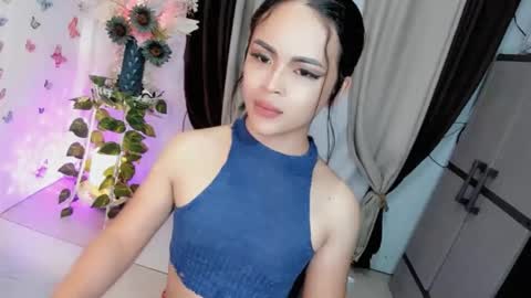 Snapshot of wellcumbabyxx chatting on 04/28/26, 02:49 Hi Im LOVIE Please dont forget to follow and thumbs up me online show from 04/28/26, 02:49
