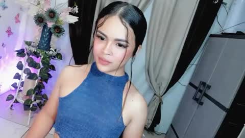 Snapshot of wellcumbabyxx chatting on 05/08/26, 06:13 Hi Im LOVIE Please dont forget to follow and thumbs up me online show from 05/08/26, 06:13