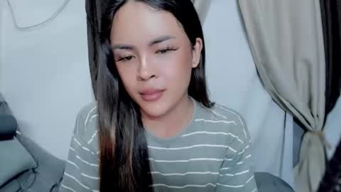 Snapshot of wellcumbabyxx chatting on 05/23/26, 02:43 Hi Im LOVIE Please dont forget to follow and thumbs up me online show from 05/23/26, 02:43