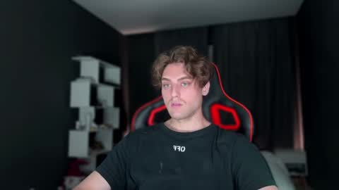 Snapshot of wellidonehere chatting on 11/03/25, 11:04 wellidonehere online show from 11/03/25, 11:04