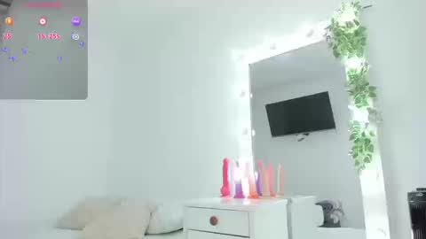 Snapshot of wen95_ chatting on 09/20/25, 03:51 Wen online show from 09/20/25, 03:51