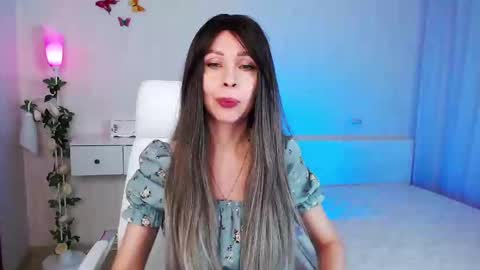 Snapshot of wendifoster chatting on 01/17/25, 10:01 Wendi Foster online show from 01/17/25, 10:01