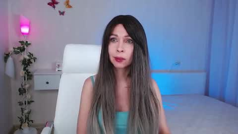 Snapshot of wendifoster chatting on 02/03/25, 07:52 Wendi Foster online show from 02/03/25, 07:52