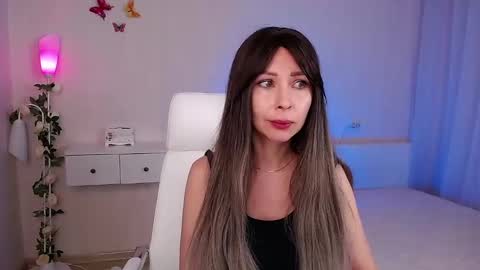 Snapshot of wendifoster chatting on 02/25/25, 05:47 Wendi Foster online show from 02/25/25, 05:47