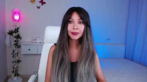 Snapshot of wendifoster chatting on 10/07/25, 05:21 Wendi Foster online show from 10/07/25, 05:21