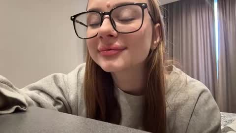 Snapshot of wendolynconverse chatting on 03/09/26, 09:35 emilia online show from 03/09/26, 09:35