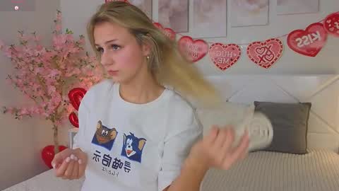 Snapshot of wendy__doll chatting on 02/13/25, 03:39 Im Wendy online show from 02/13/25, 03:39