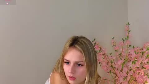 Snapshot of wendy__doll chatting on 02/18/25, 03:31 Im Wendy online show from 02/18/25, 03:31