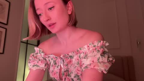Snapshot of wendy_amber chatting on 06/01/26, 05:14 Daisy online show from 06/01/26, 05:14