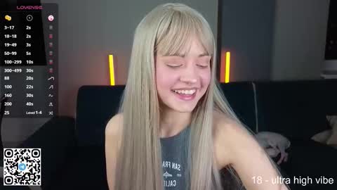 Snapshot of wendylovelylovew chatting on 10/04/25, 02:26 Wendy online show from 10/04/25, 02:26