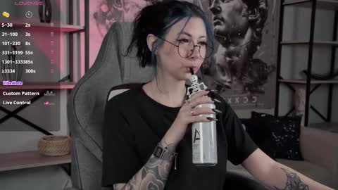 little girl who is always rightLisa online show from 11/19/25, 01:49