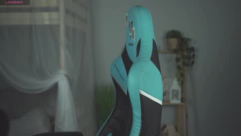 little girl who is always rightLisa online show from 11/24/25, 12:54