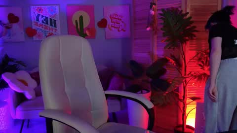 little girl who is always rightLisa online show from 03/28/26, 01:16