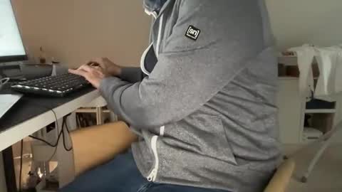 wet_adidasboy online show from 11/25/25, 07:41