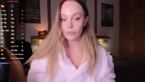 Snapshot of wet_lana chatting on 10/20/25, 07:25 Lana online show from 10/20/25, 07:25