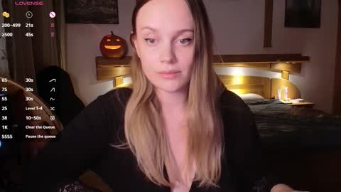 Lana online show from 10/28/25, 07:49