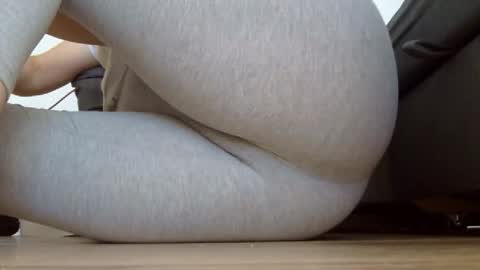 wet_pants2022 online show from 09/17/25, 06:59