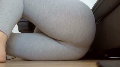 wet_pants2022 online show from 09/18/25, 07:10