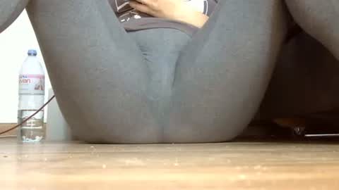 wet_pants2022 online show from 10/22/25, 11:21