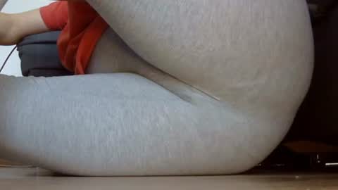 wet_pants2022 online show from 11/19/25, 01:44