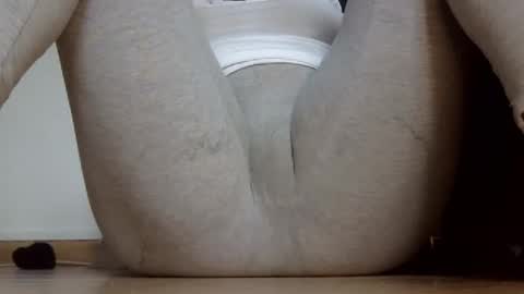 wet_pants2022 online show from 12/19/25, 10:44