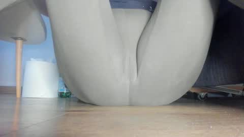 wet_pants2022 online show from 04/25/26, 12:35