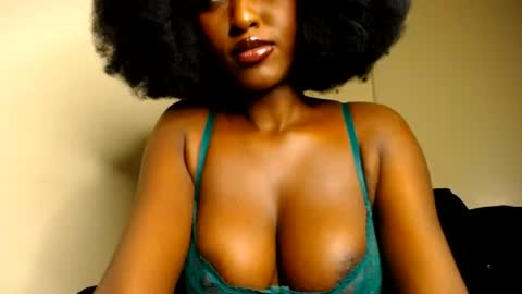 Snapshot of wet_wife_material chatting on 07/06/26, 10:34 Macey online show from 07/06/26, 10:34