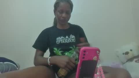 Snapshot of wetberry20 chatting on 12/04/25, 11:24 wetberry20 online show from 12/04/25, 11:24