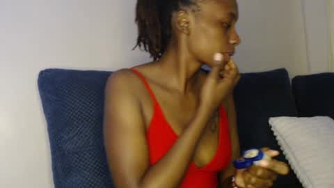 Snapshot of wetfreakym chatting on 07/05/26, 05:36 Bella online show from 07/05/26, 05:36