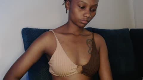 Snapshot of wetfreakym chatting on 07/17/26, 06:53 Bella online show from 07/17/26, 06:53